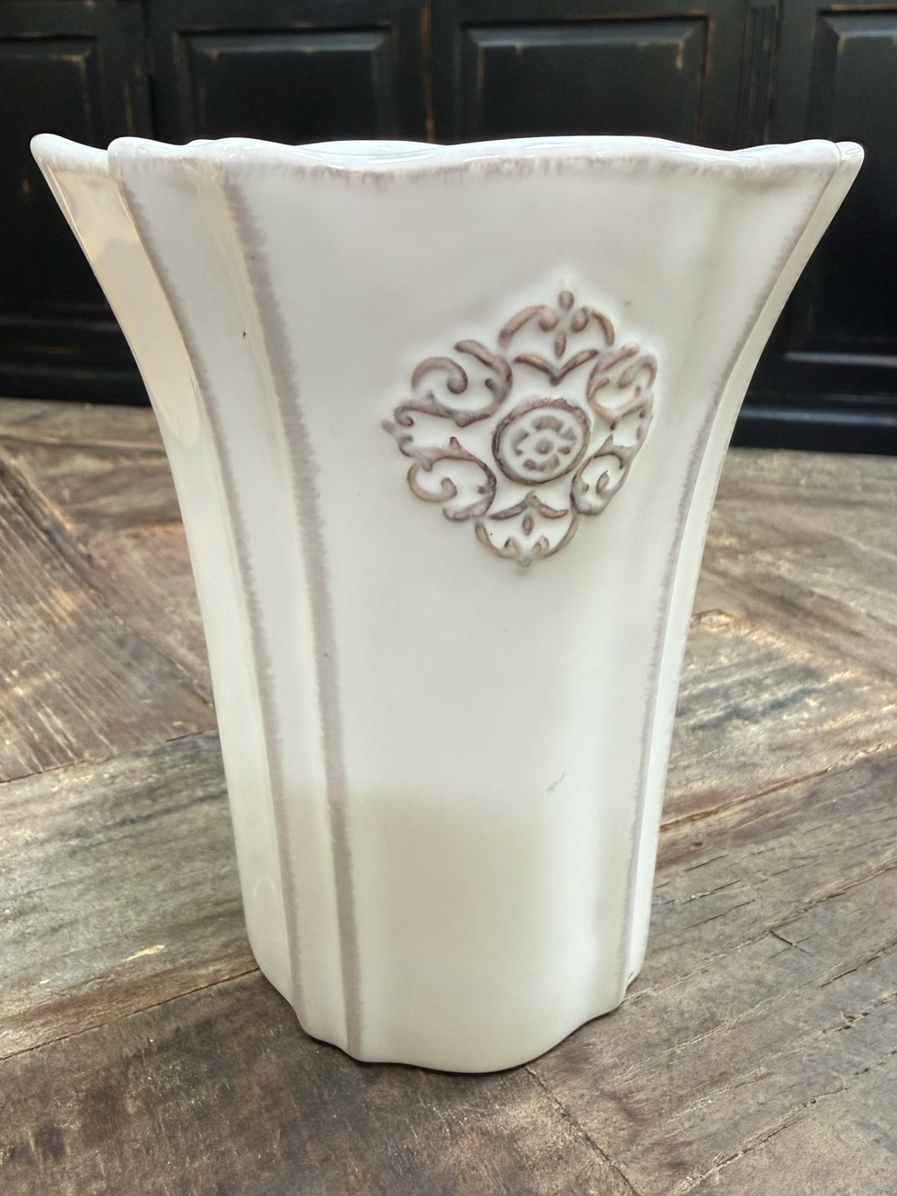 Southern Living At Home White Ceramic Arrange It Easy 5in Vase 40867 (No Insert)